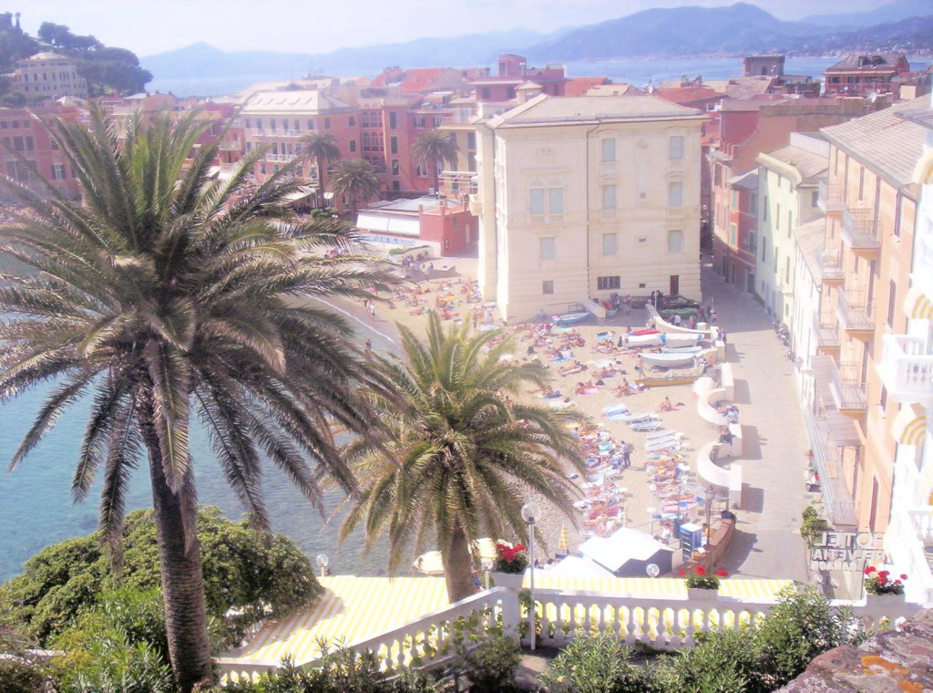 baia del silenzio a sestri levante dall'alto