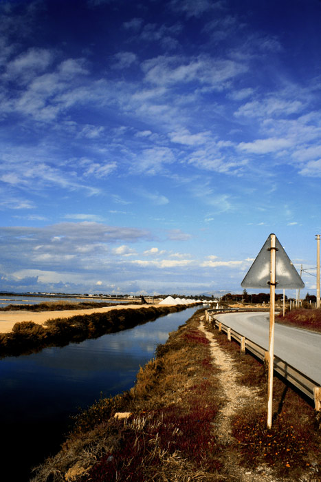 Un indicazione, 2 strade