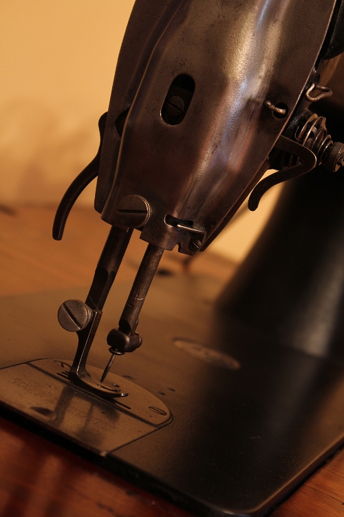 Ago che trapunge, filo che cuce