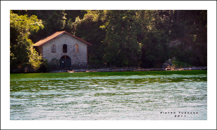 Casa sulle rive del lago
