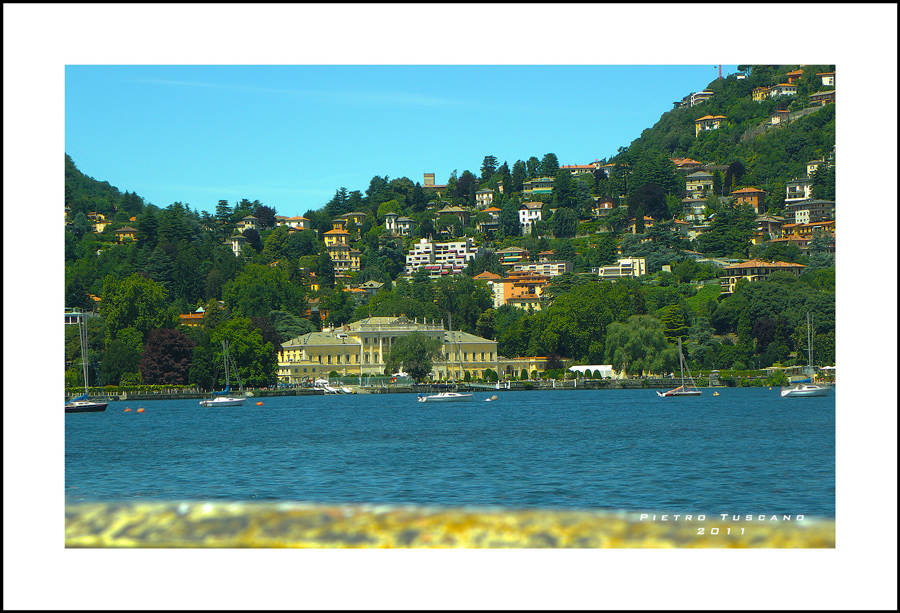 Lago di Como con villa