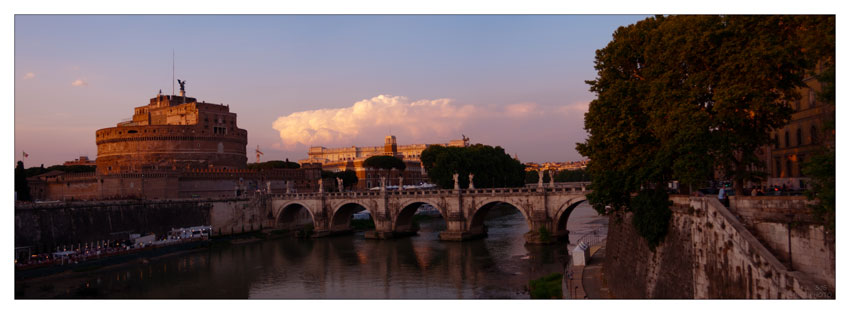 ...osservando Castel Sant'Angelo