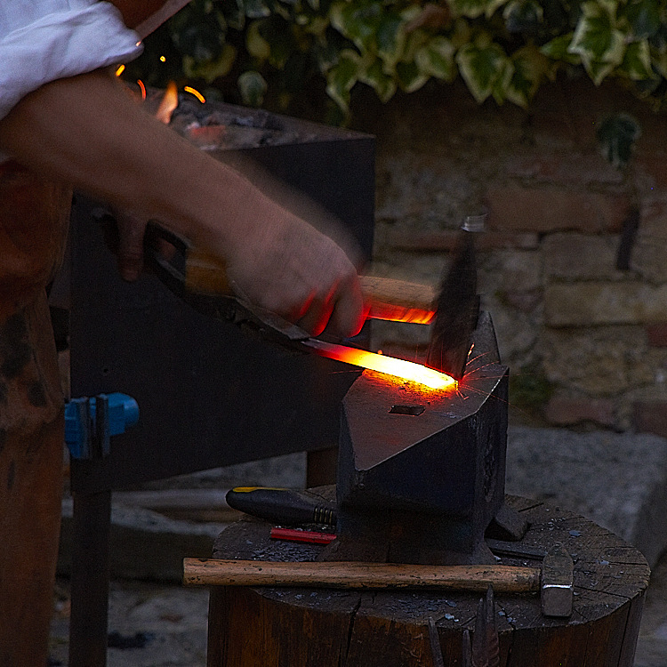 battere il ferro finch� � caldo