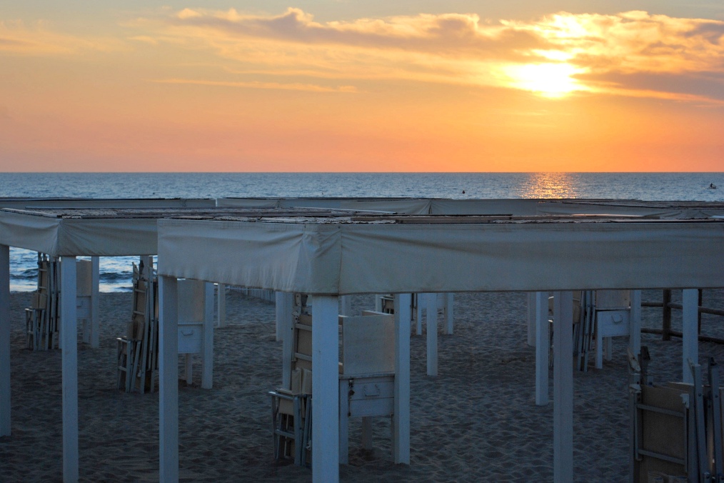 tramonto sulla spiaggia