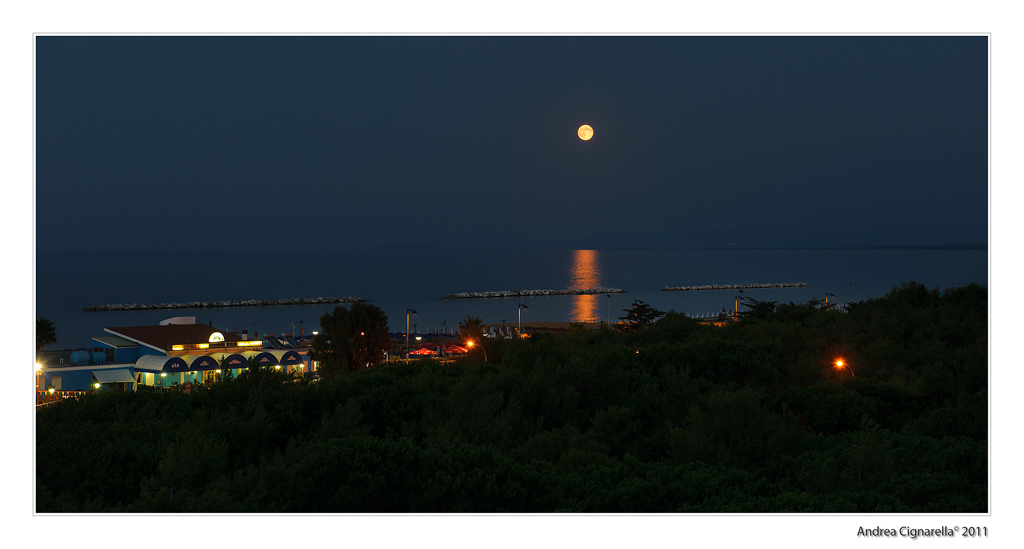 Sorge la luna su Campomarino