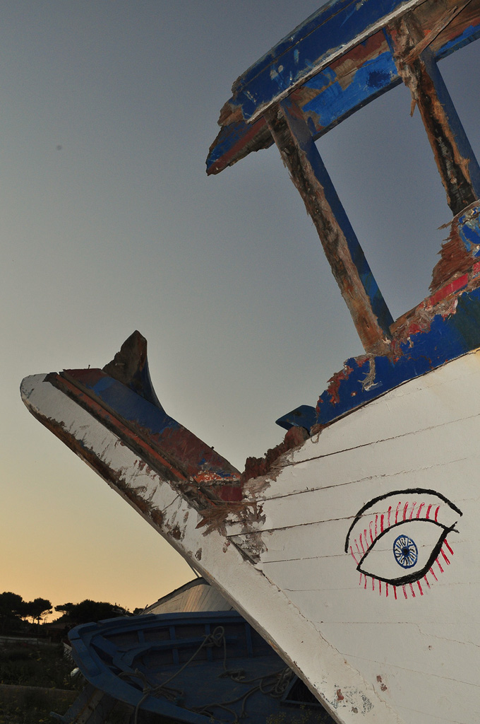 Occhio sul mediterraneo- Cimitero dei barconi Lampedusa