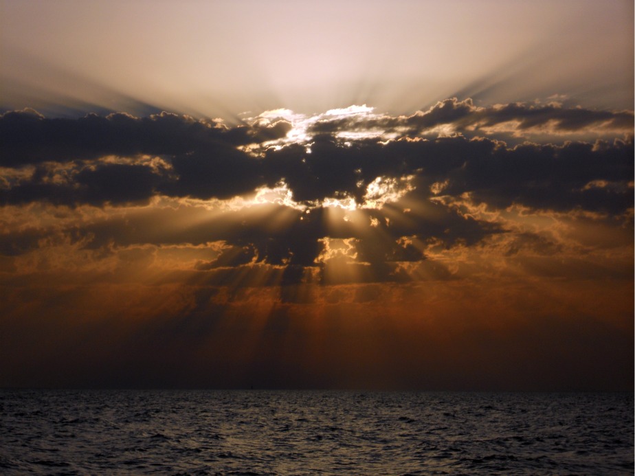 Anche il sole gioca a nascondino