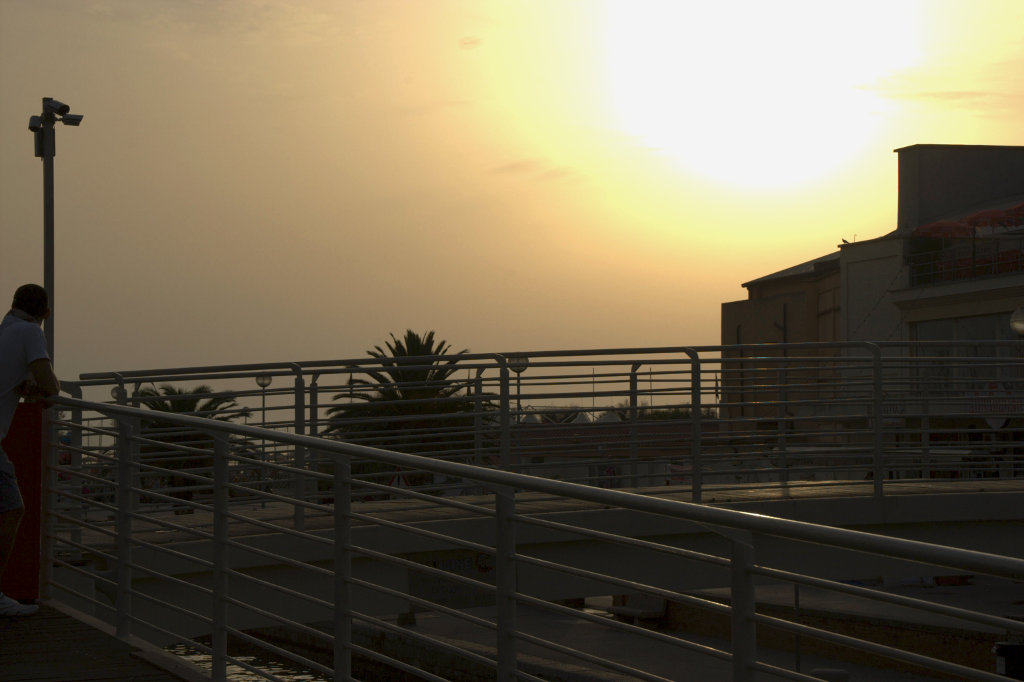 Tramonta l'estate su Viareggio