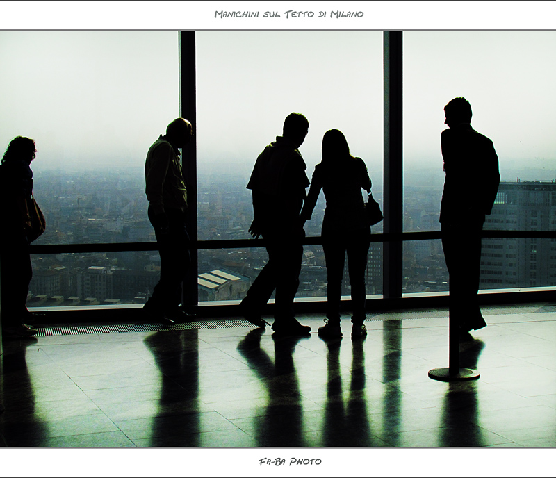 Manichini sul tetto di MIlano