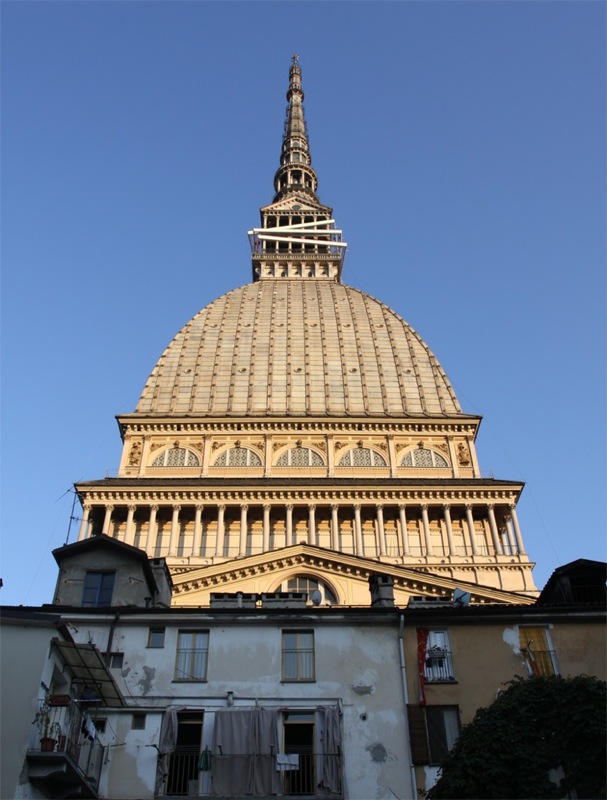 Il gigante dai piedi di argilla
