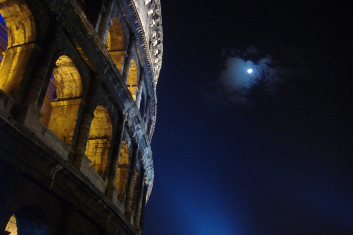 La Luna e Il Colosseo