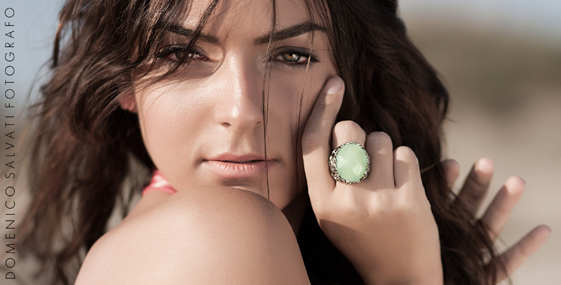 Se non ti piace il mio anello forse il mio sguardo...