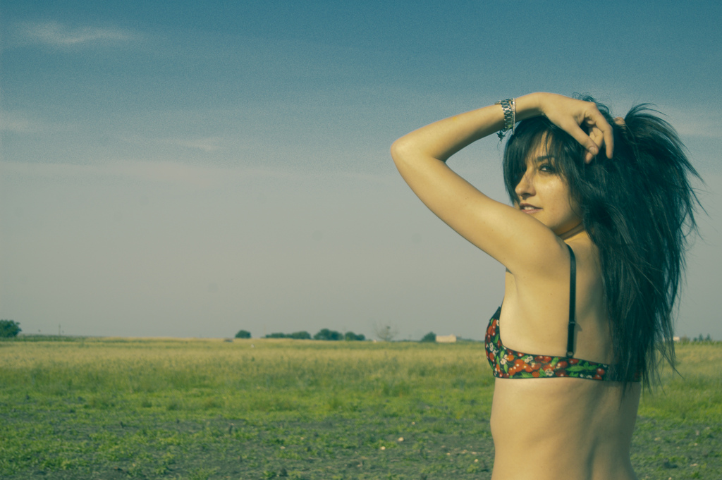 maggio, campo di grano immaturo: voglia di sole