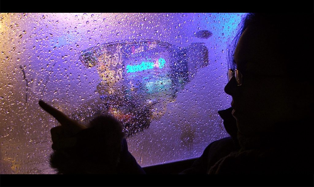 Fuori, la pioggia...