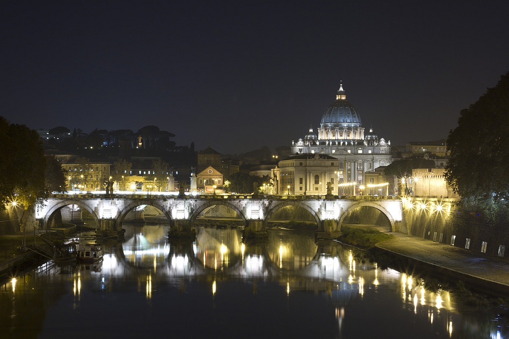 Roma by night
