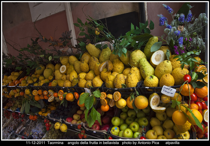 a Taormina  Don't touch