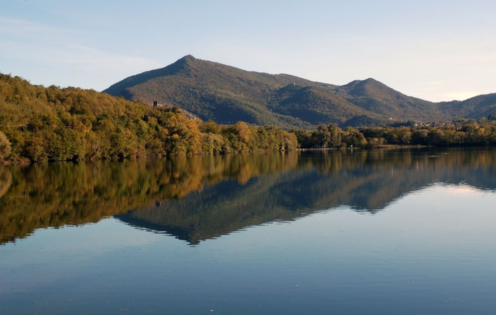 riflessi sul lago