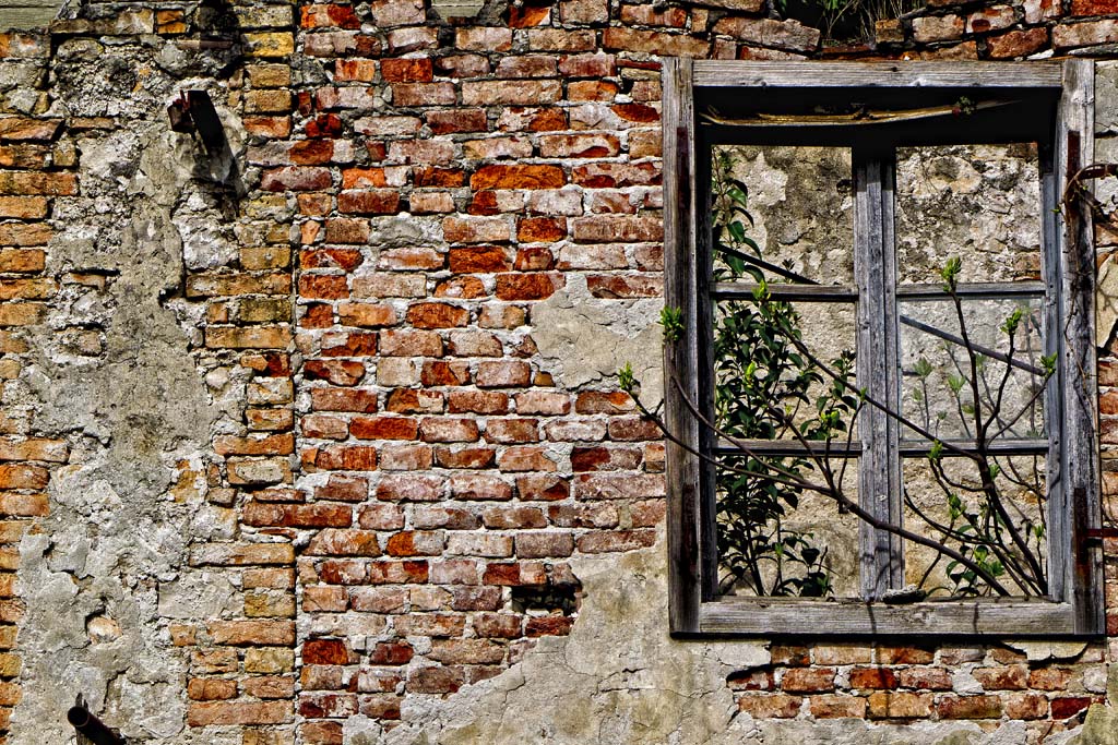 Finestra tra Mattoni