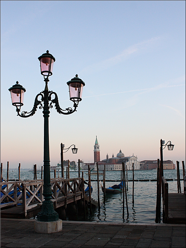 Cartolina da Venezia n� 9: lampioni.