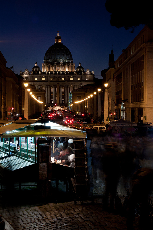 San Pietro e il piccolo mercatino