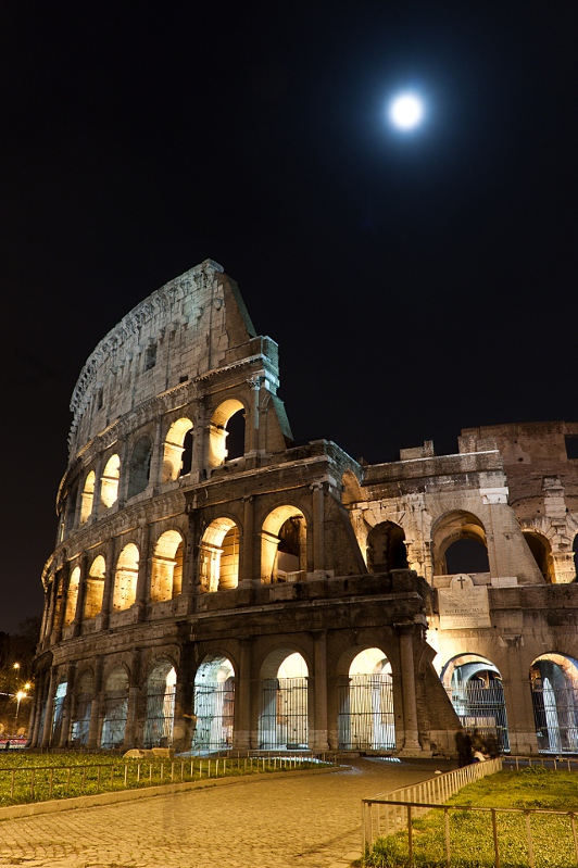 il Colosso e la piccola Luce nel cielo