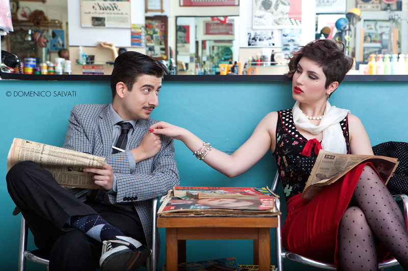 Anno 1953- Lui si presenta e lei prende le misure