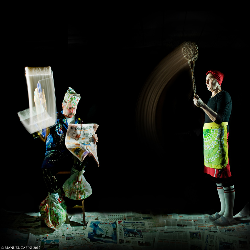 LEI: te voi muove!?       LUI: e zitta m'hai fatto cambia' colore 4 volte!