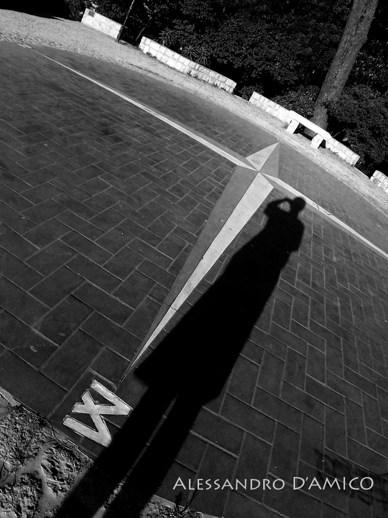 autoritratto con bussola