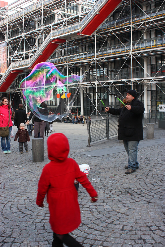 Bolle di sapone al Centre Pompidou