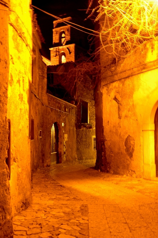 dietro l'angolo di Caserta Vecchia