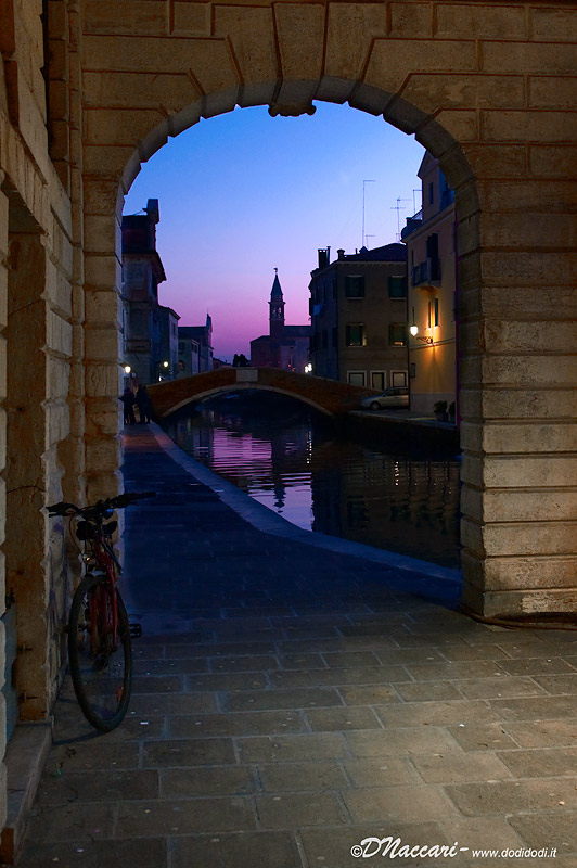Veduta dal sottoportico sul canal  Vena