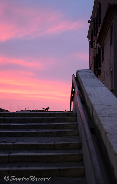 UNO DEI PONTI CHE ATTRAVERSANO IL CANAL VENA (CHIOGGIA)