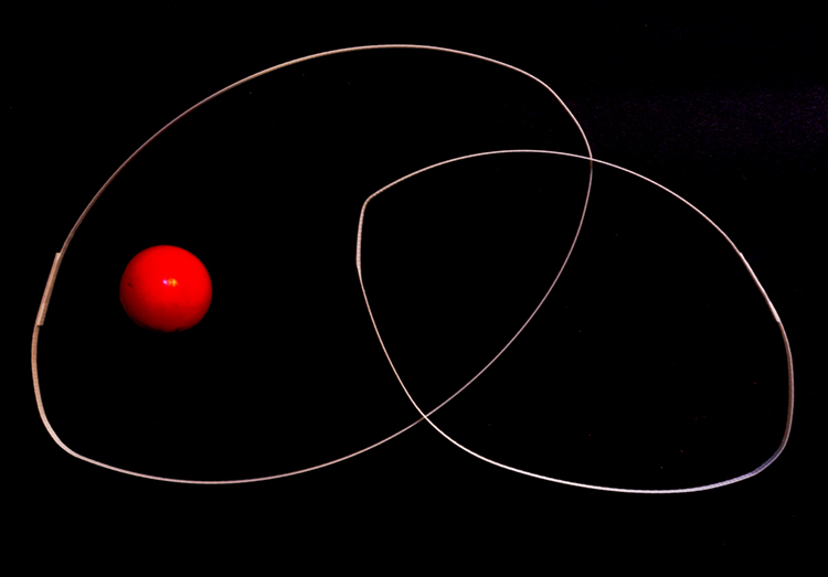 Punto Rosso In Campo Nero