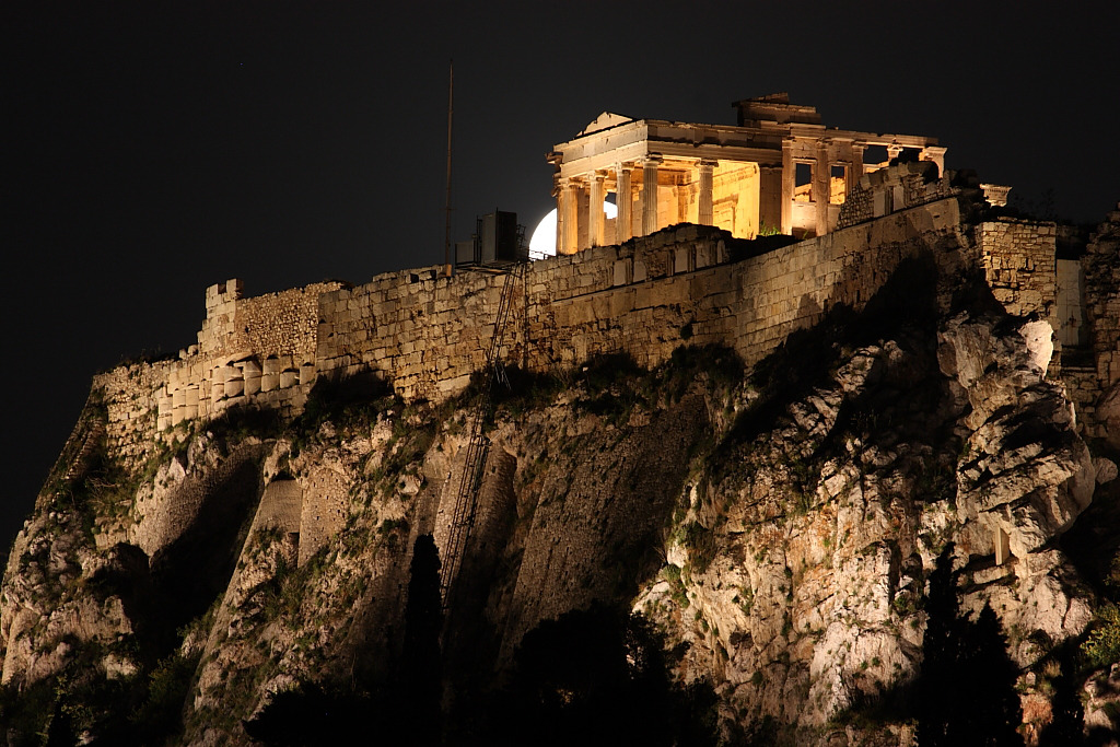 La Luna dietro l'Acropoli