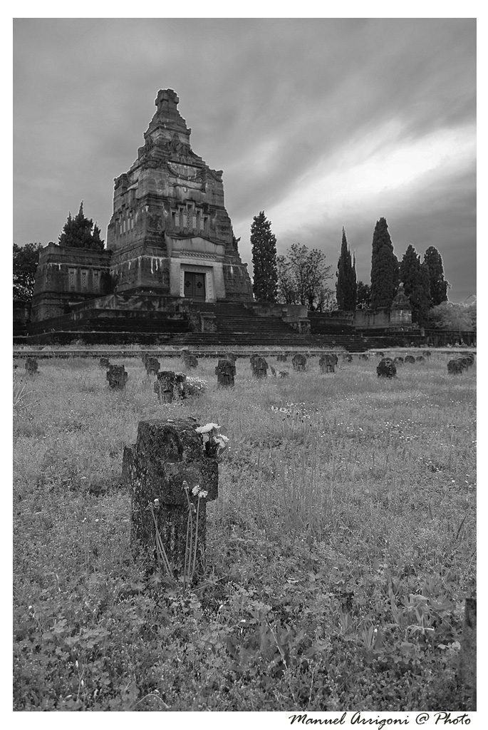 Cemetery. Crespi d'Adda