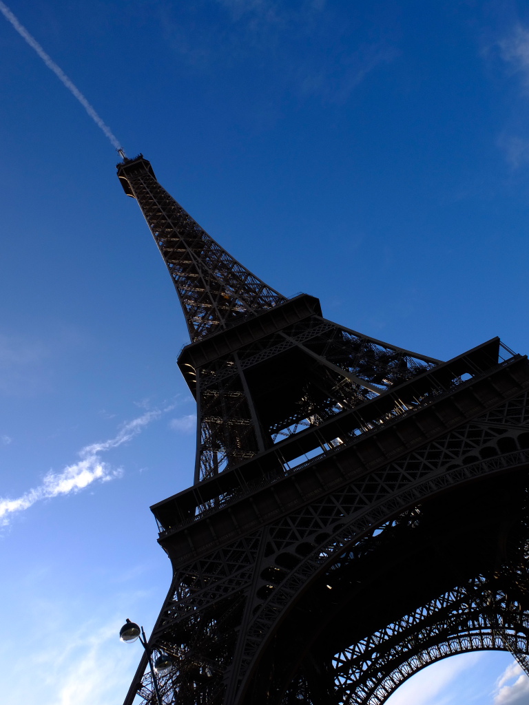 Cadendo lasci� un graffio in cielo