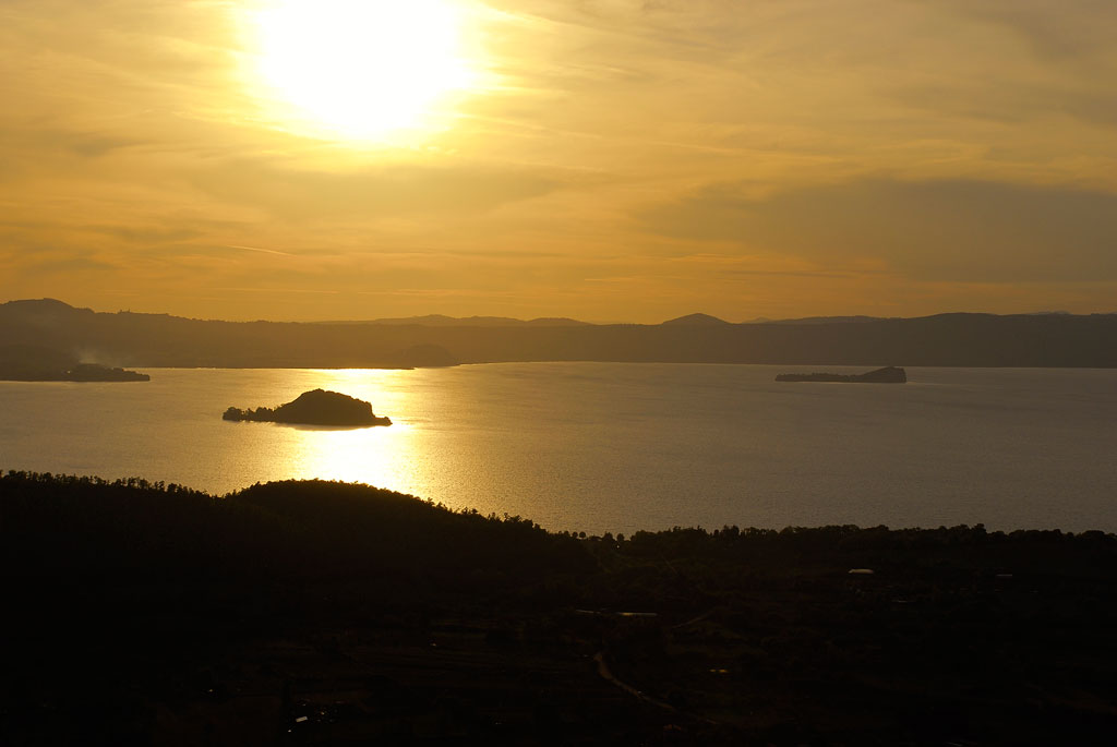 Tramonto lago di bolsena