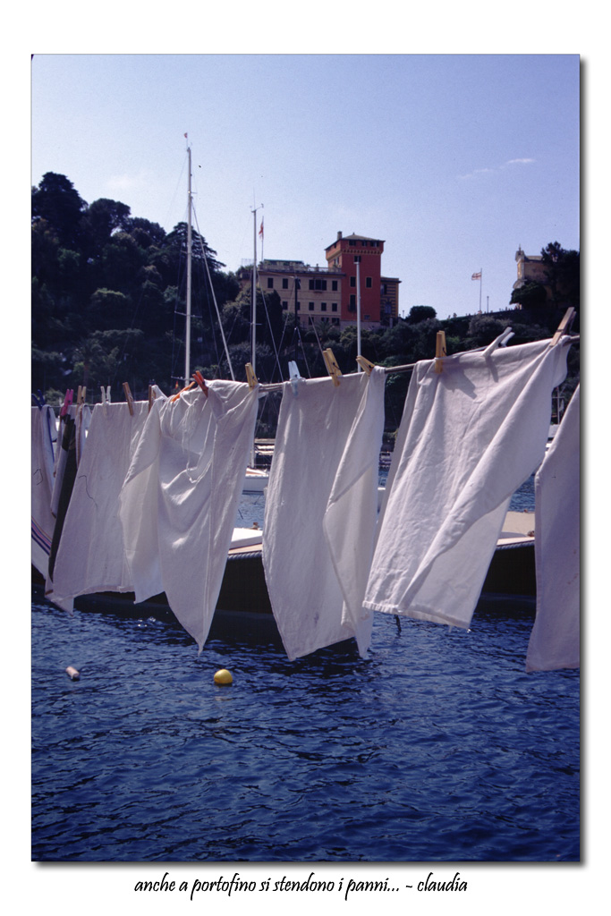 anche a portofino si stendono i panni...