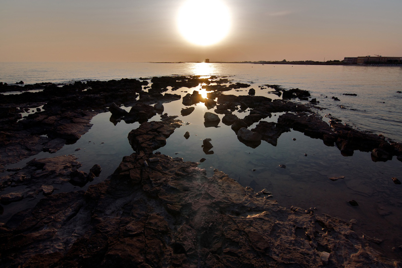 Tramonto sugli scogli