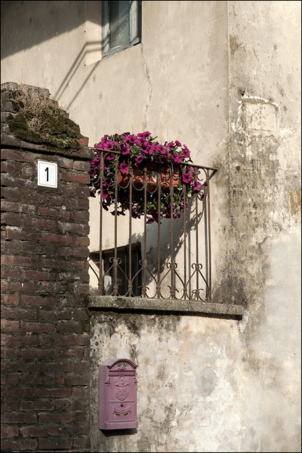 Tra muri e ferri antichi..