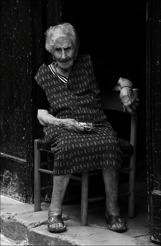 La vecchia sull'uscio