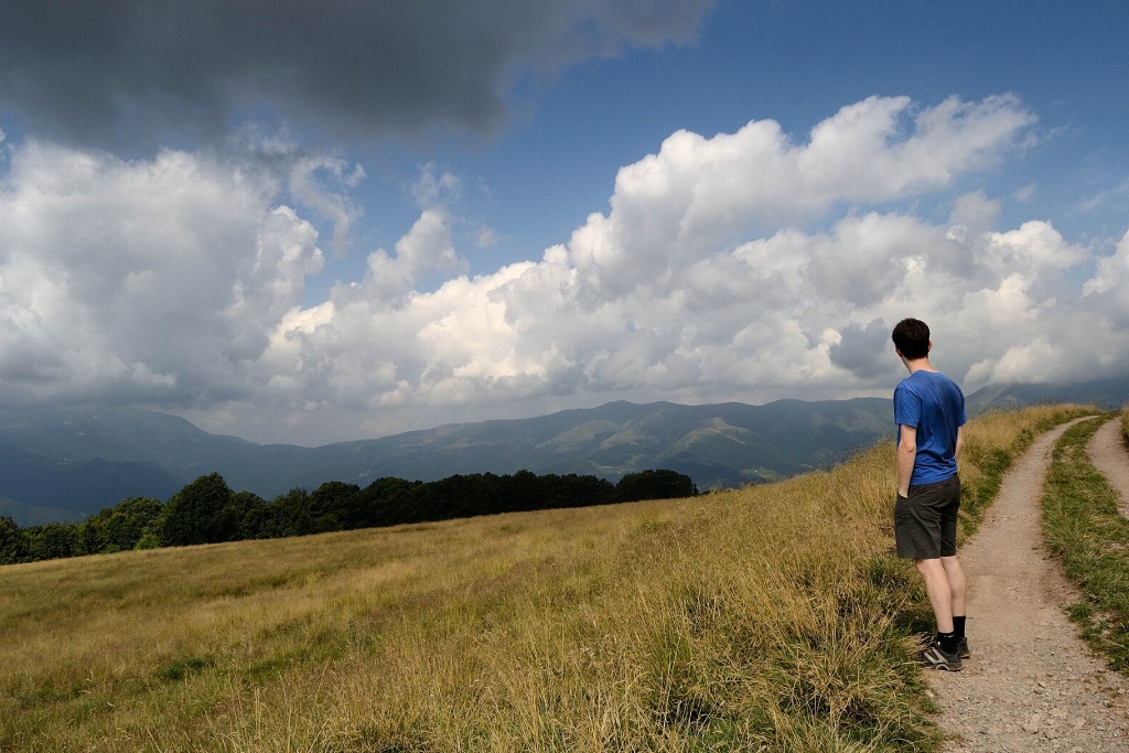 Contemplare la montagna (doppia esposizione)