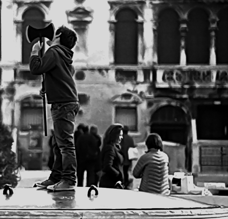 ....i fanciulli trovano il tutto nel nulla ..gli adulti il nulla nel tutto.....