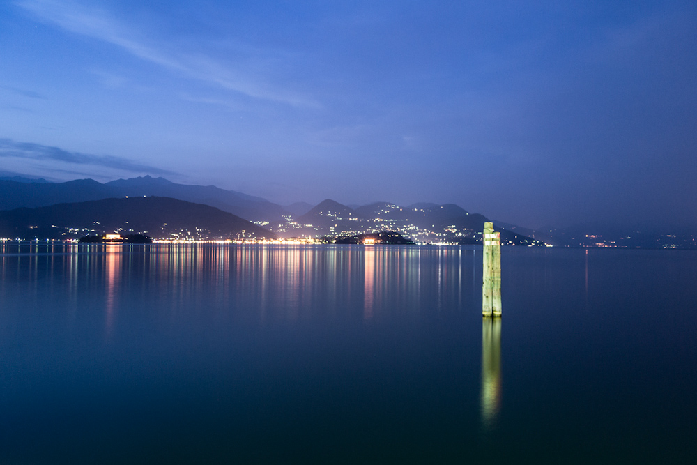lago di stresa di  notte