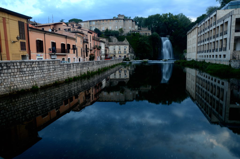 una cascata in citt�