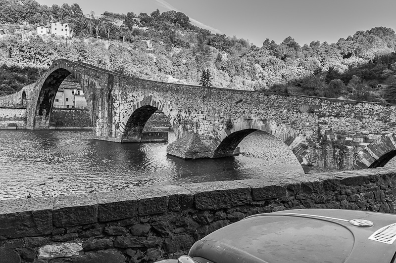Il Ponte della Maddalena � comunemente identificato come "Ponte del Diavolo"