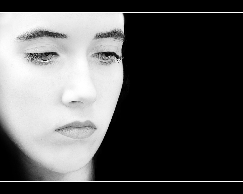 . . .  uno sguardo quasi sfuggente . . . .