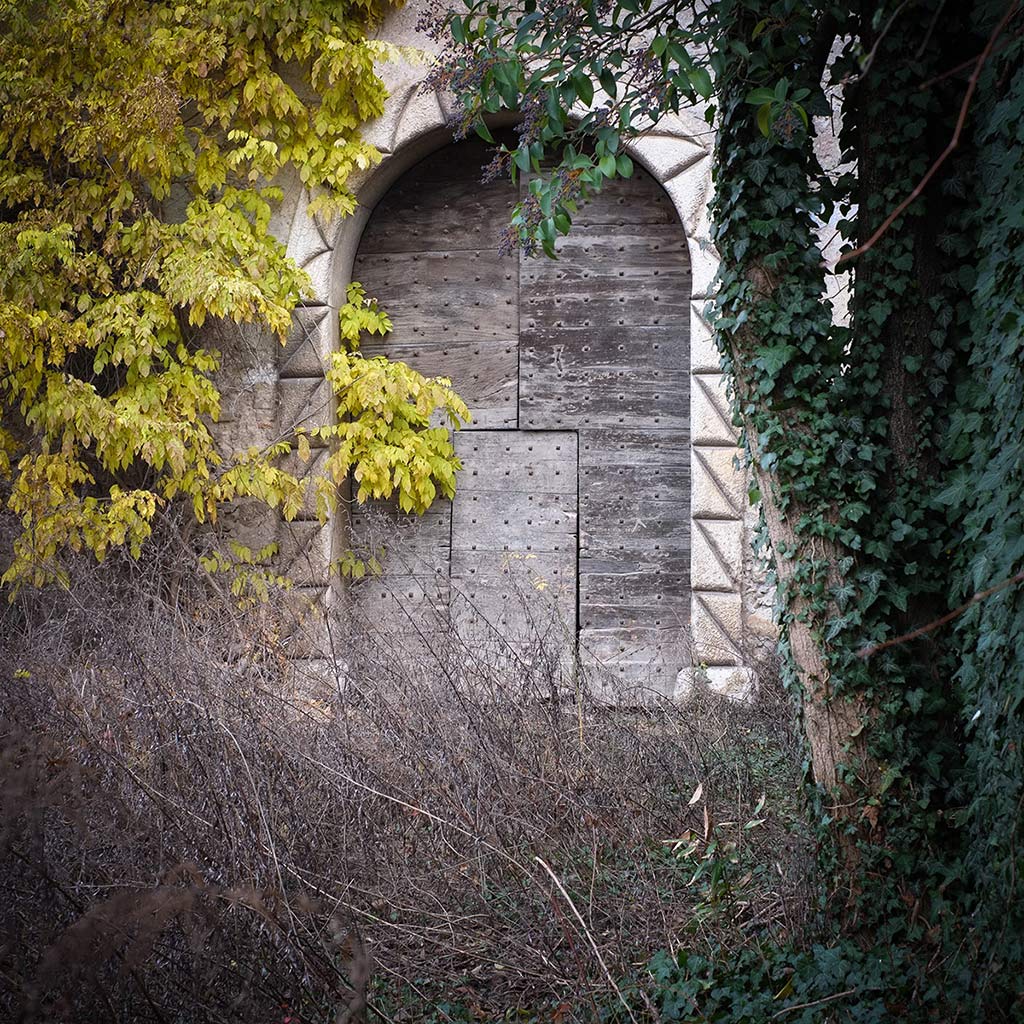 Il vecchio portone... cosa ci sar� dietro??