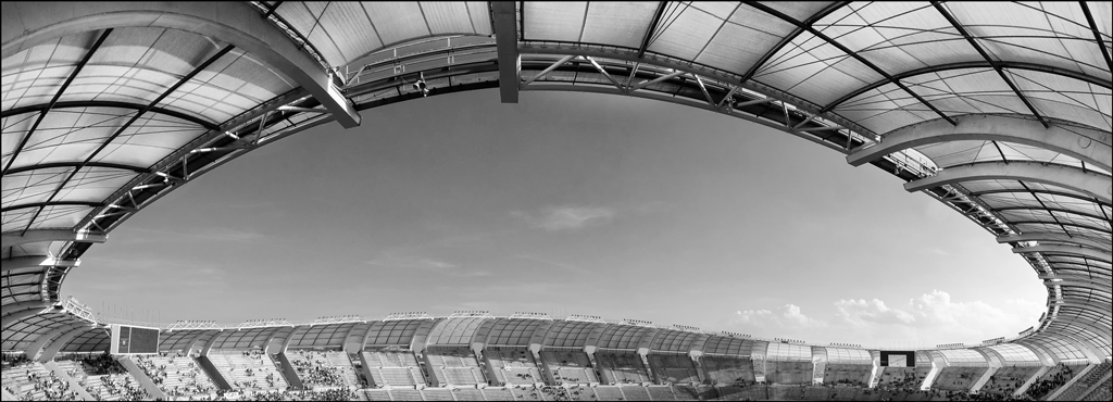 Un' arena di battaglia " solo " a meta' ...