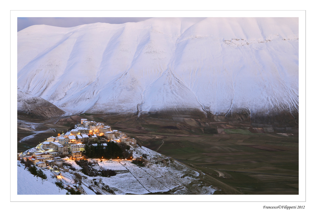 Si fa sera a Castelluccio di Norcia